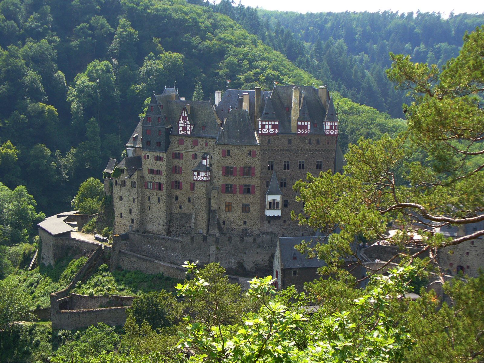 Замок Эльц в земле Рейнланд-Пфальц