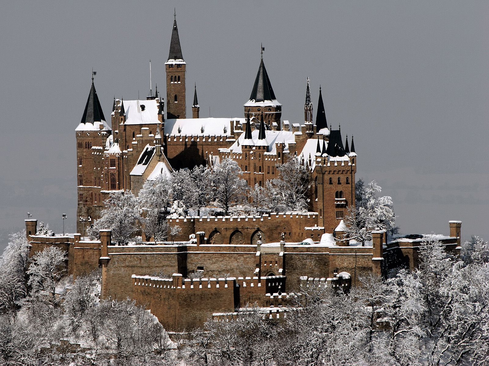 Замок Гогенцоллерн зимой