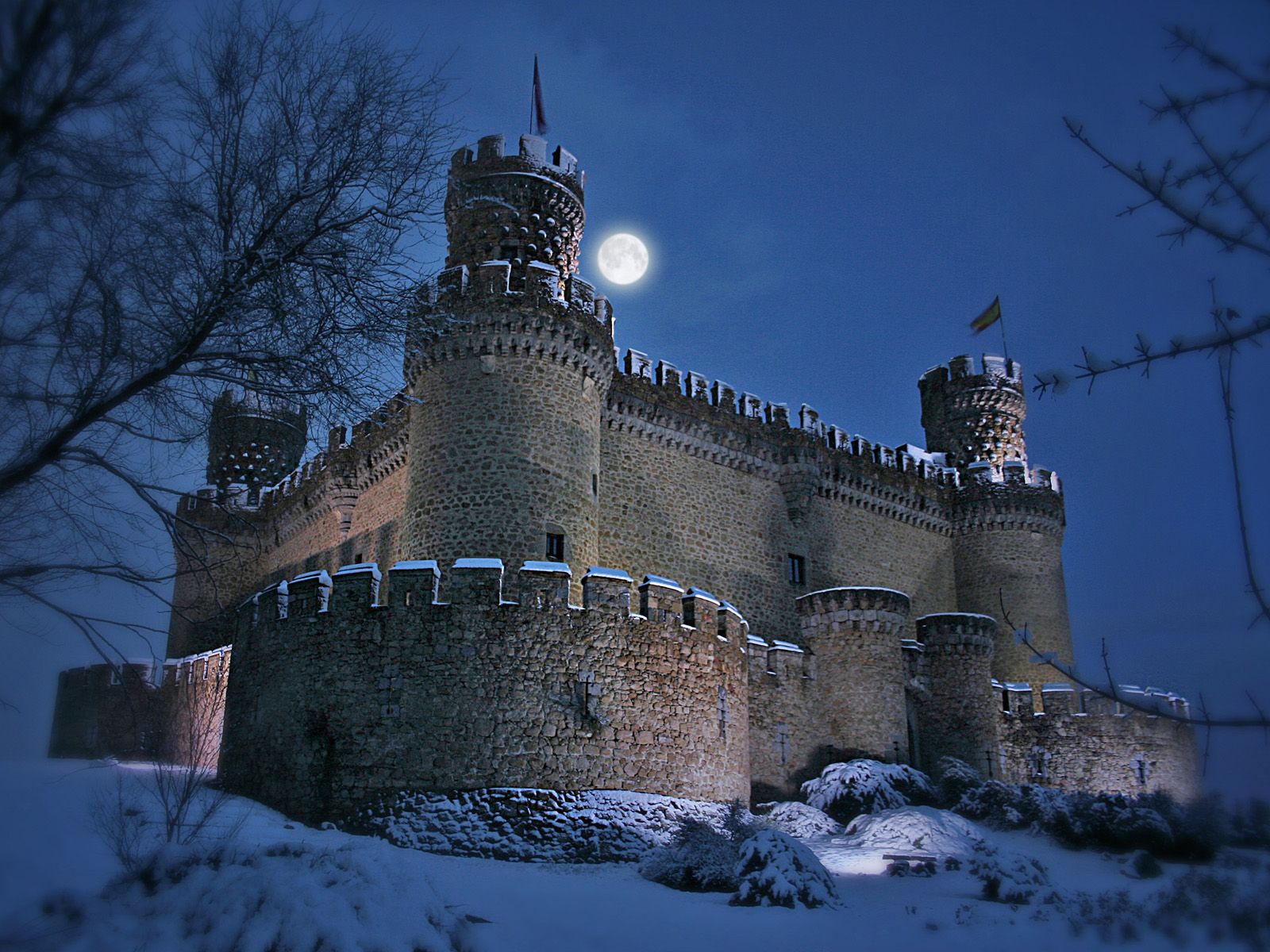 Замок Мансанарес-эль-Реал зимой
