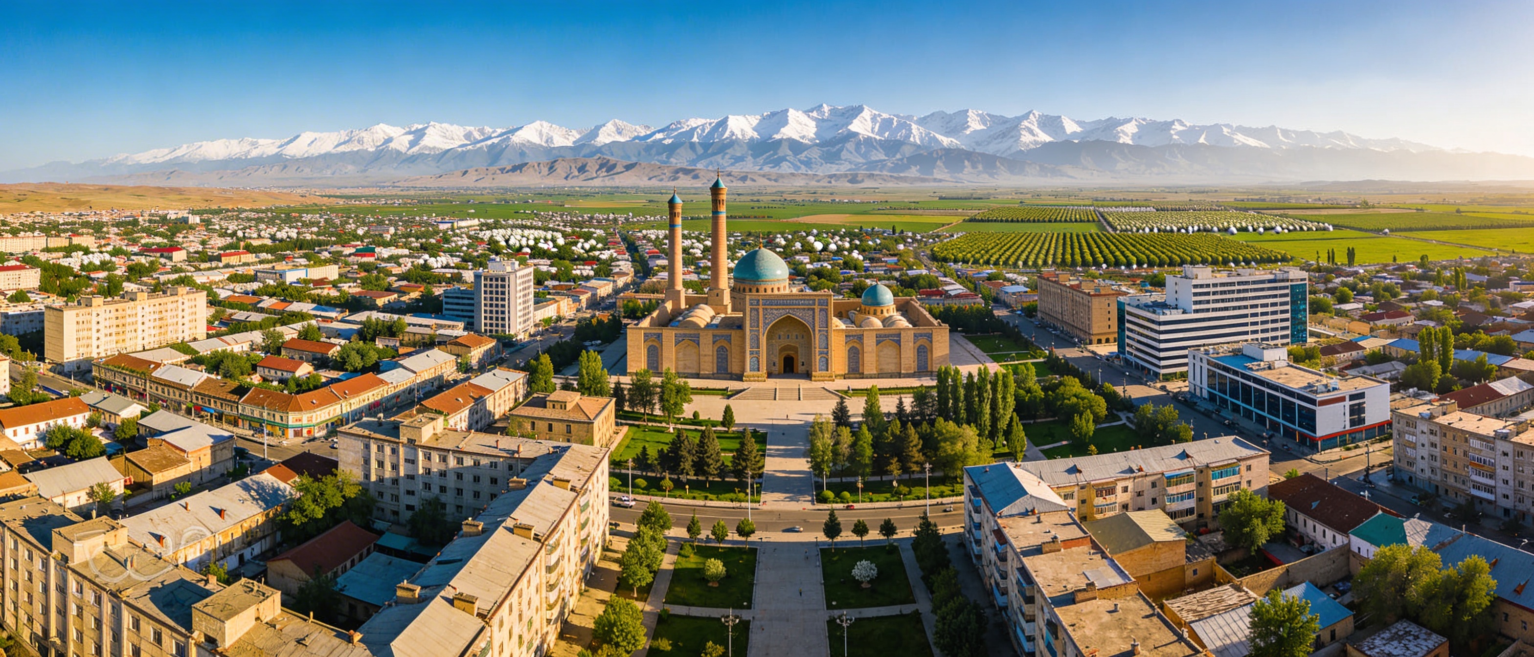Панорама Андижана в Ферганской долине на фоне гор Тянь-Шаня