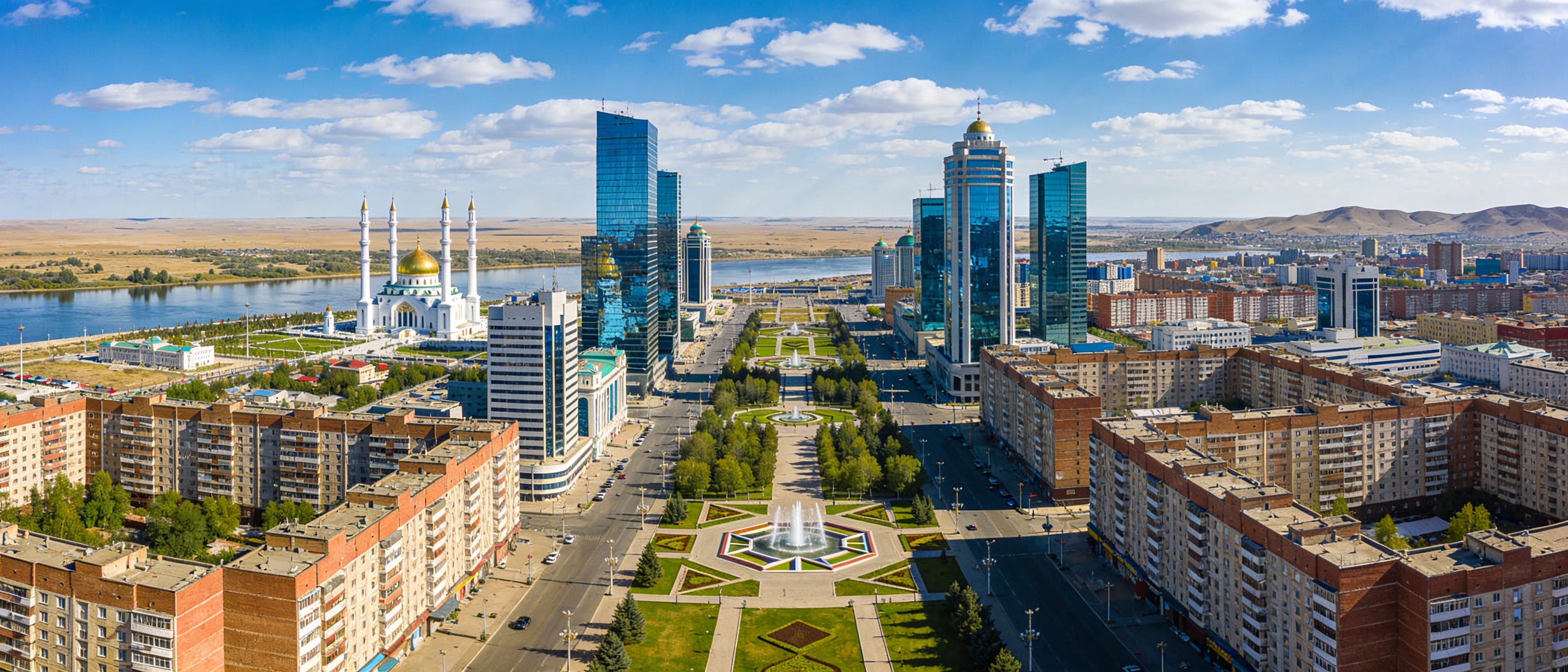 Панорама города Актобе с видом на современные здания и реку Илек