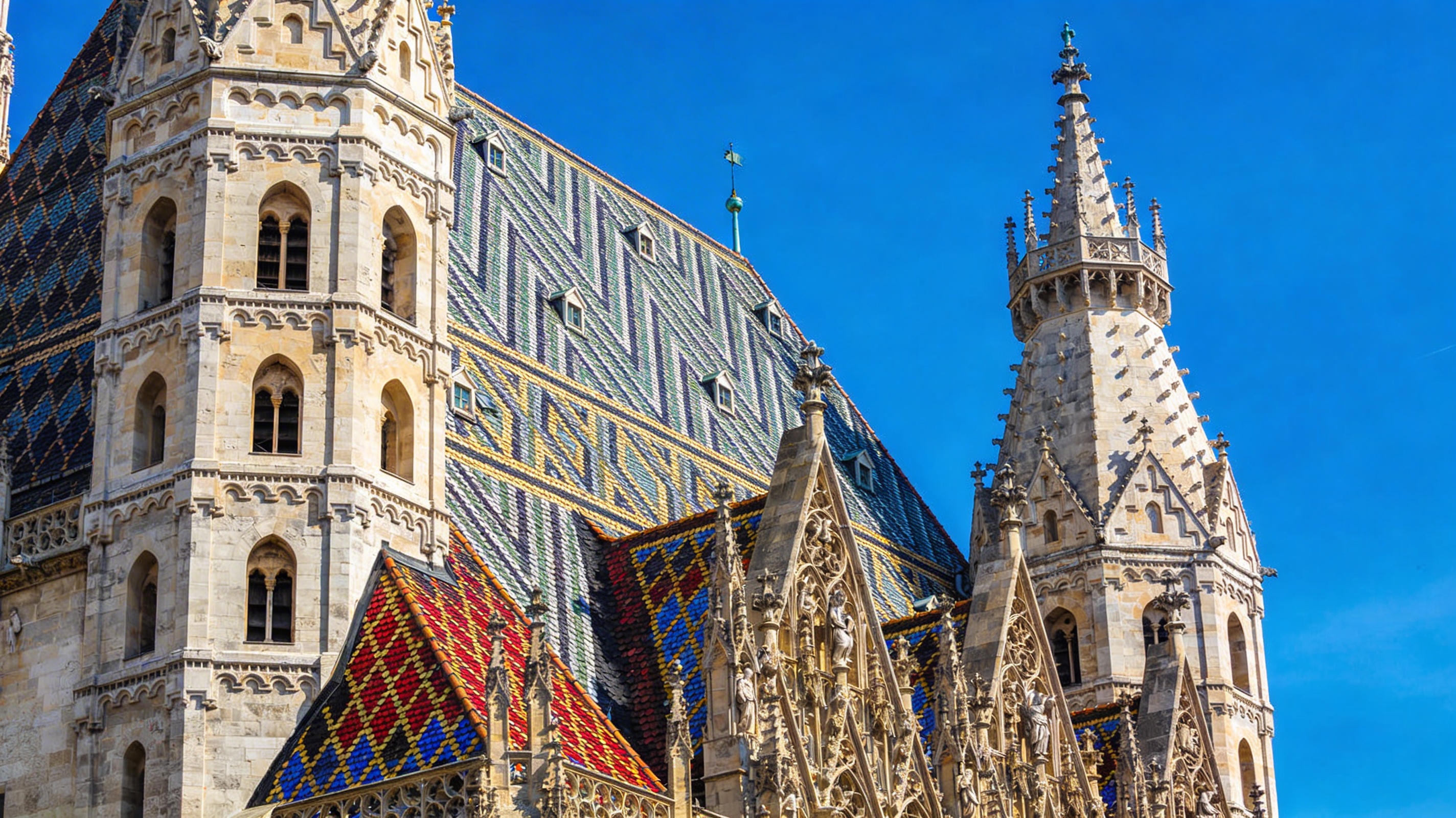 Собор Святого Стефана в Вене, вид на фасад и башни