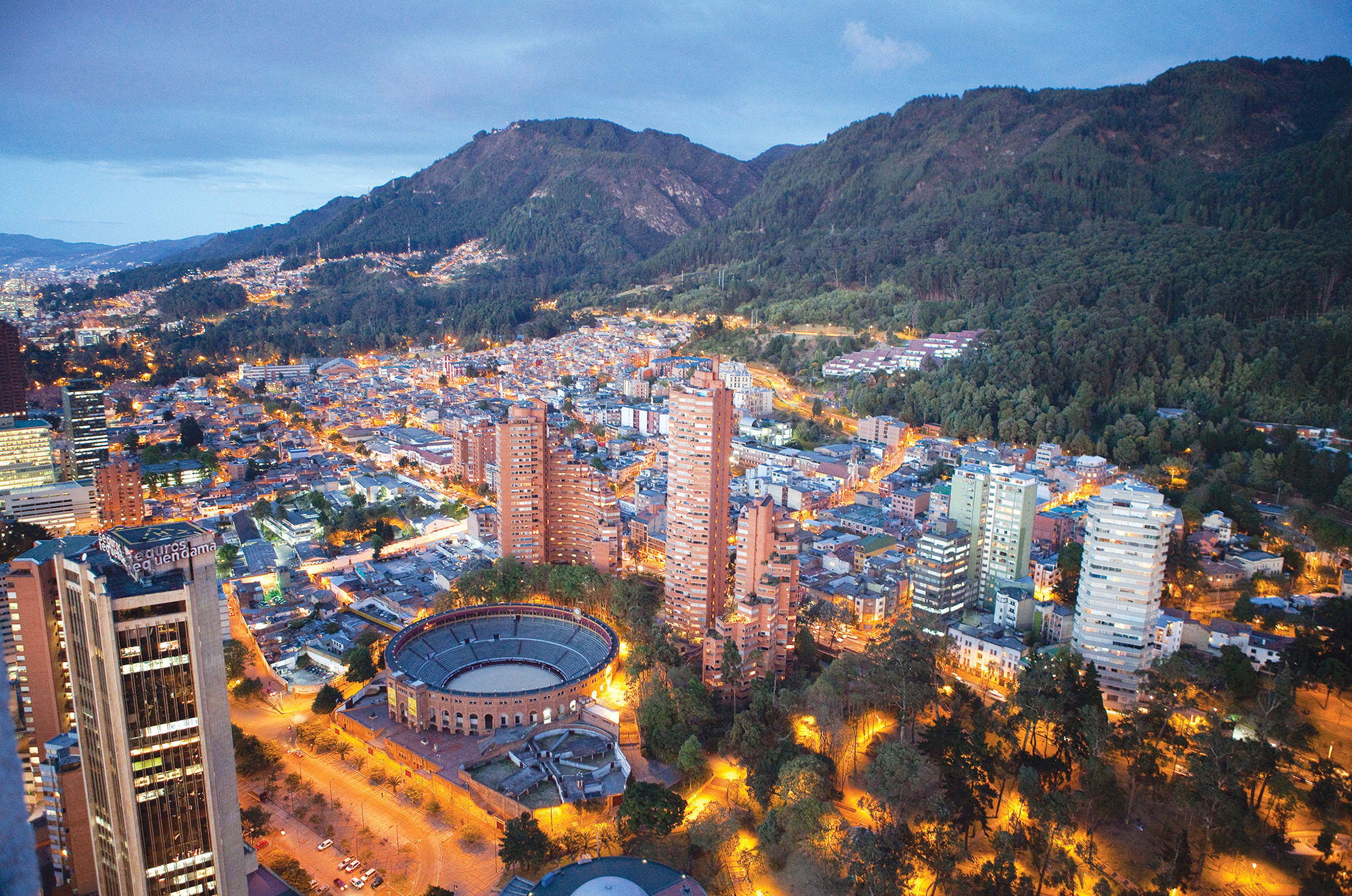 Город богота страна. Республика Колумбия Богота. Санта Фе де Богота. Богота столица Колумбии. Город в Колумбии Богота Колумбия.