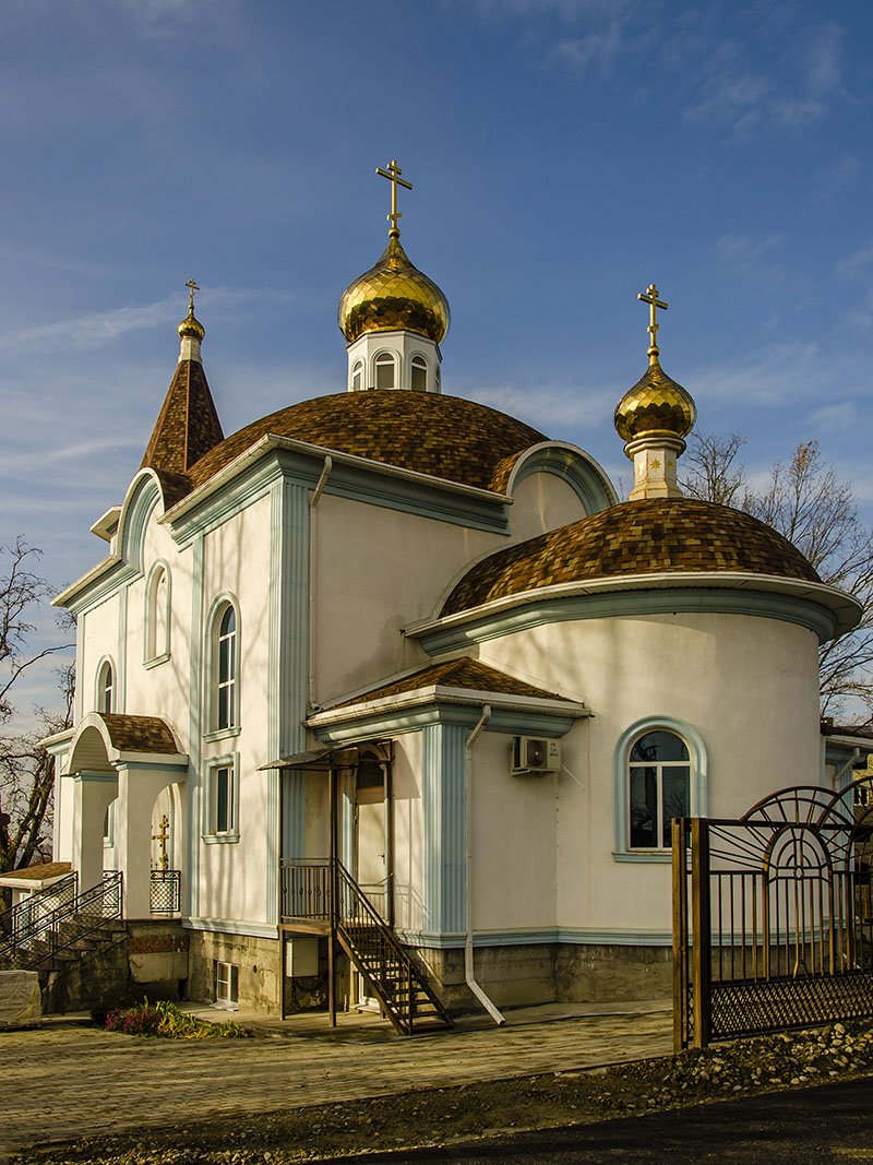 Храм феодоровской божьей матери. Храм Феодоровской иконы Божией матери. Феодоровская Церковь горячий ключ. Горячий ключ храм Феодоровской иконы. Храм иконы Божьей матери Краснодарский край.