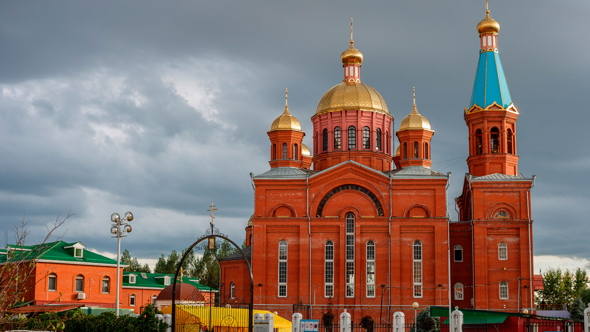 Храм на памирской краснодар расписание. Храм Рождества Христова Краснодар. Храм Рождества Христова Краснодар ЮМР. Рождественский храм Краснодар Юбилейный. Храм Вознесения Господня Краснодар.