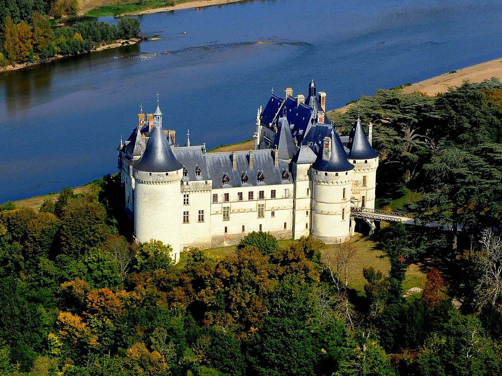 Замок Шомон-сюр-Луар сверху