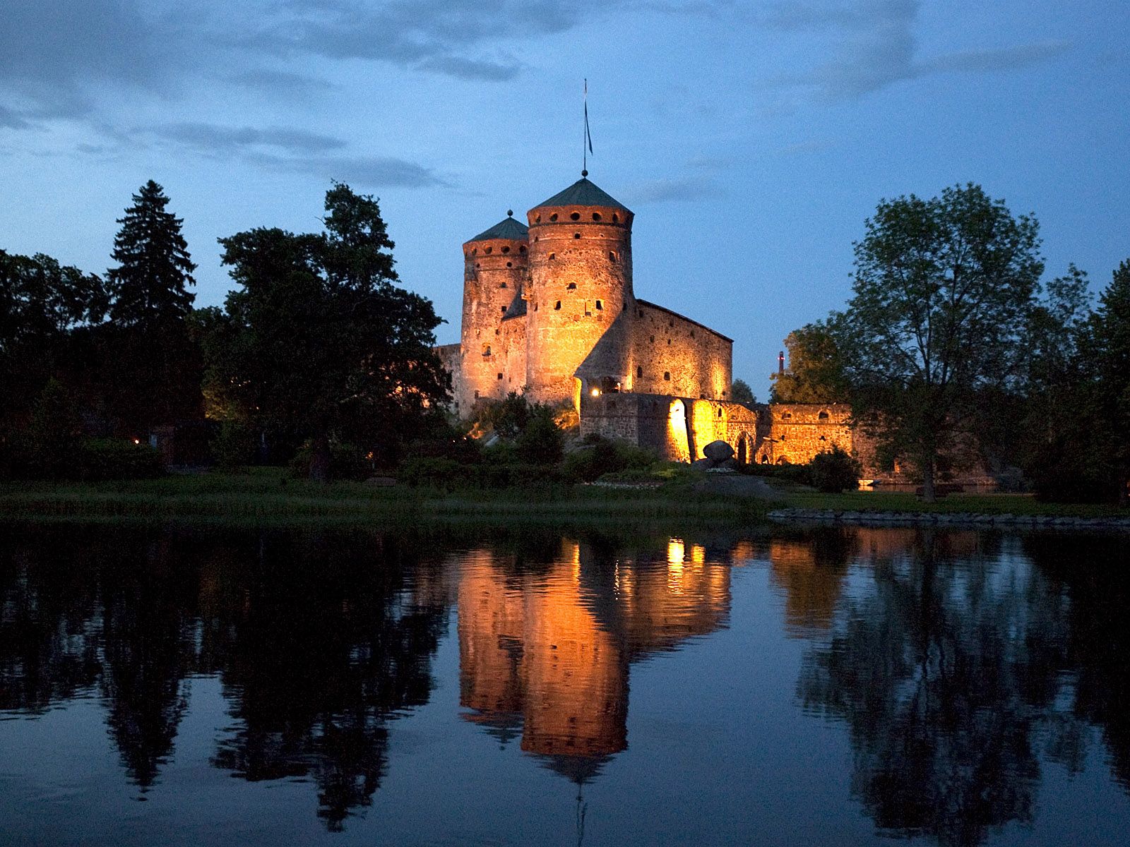 Замок Олавинлинна после заката