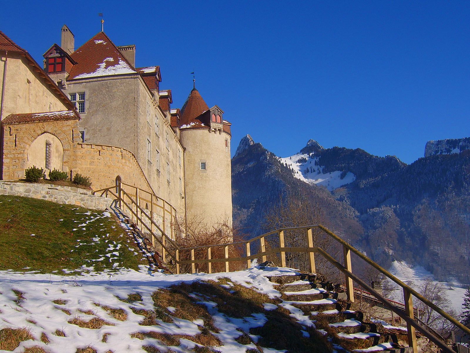 Замок Грюйер зимой