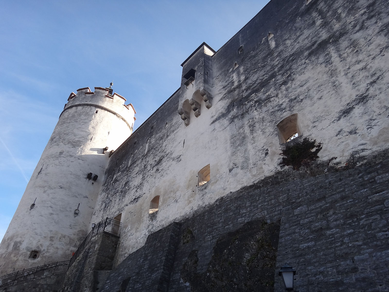 Замок Хоэнзальцбург стена