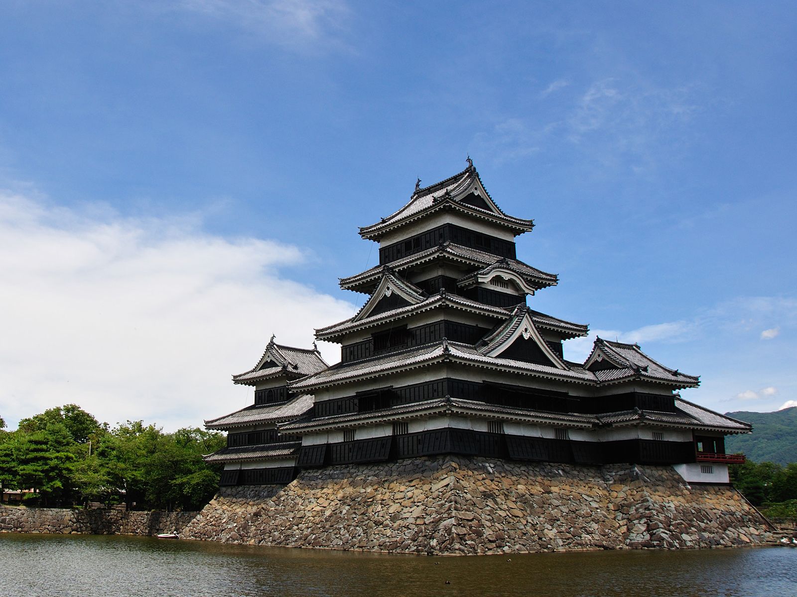 Замок Мацумото днем