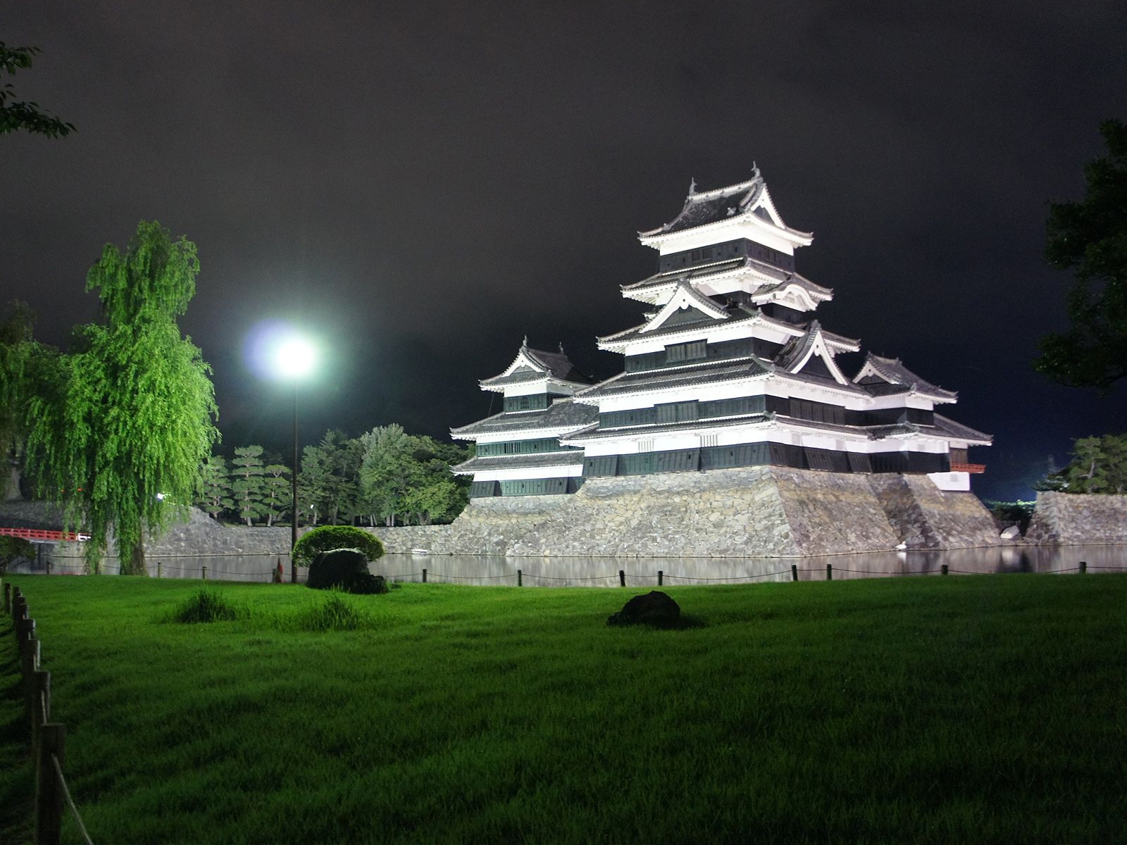 Замок Мацумото ночью
