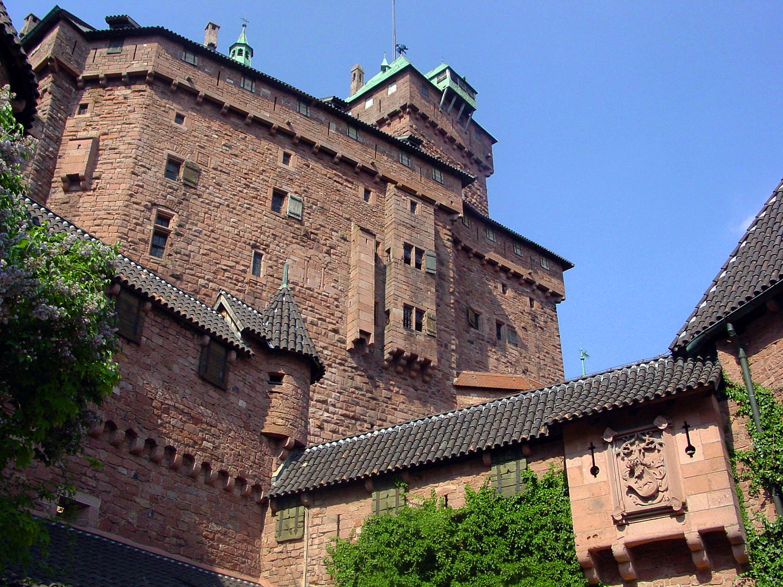 Замок Кенигсбур окна замка