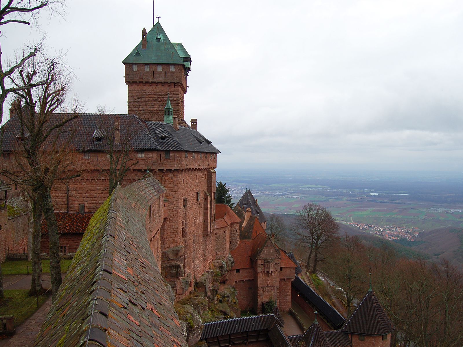 Замок Кенигсбур стена сверху