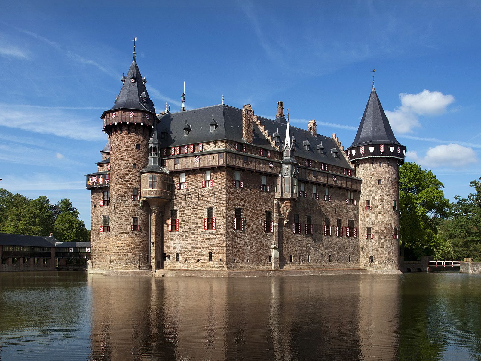 Замок Де Хаар на воде