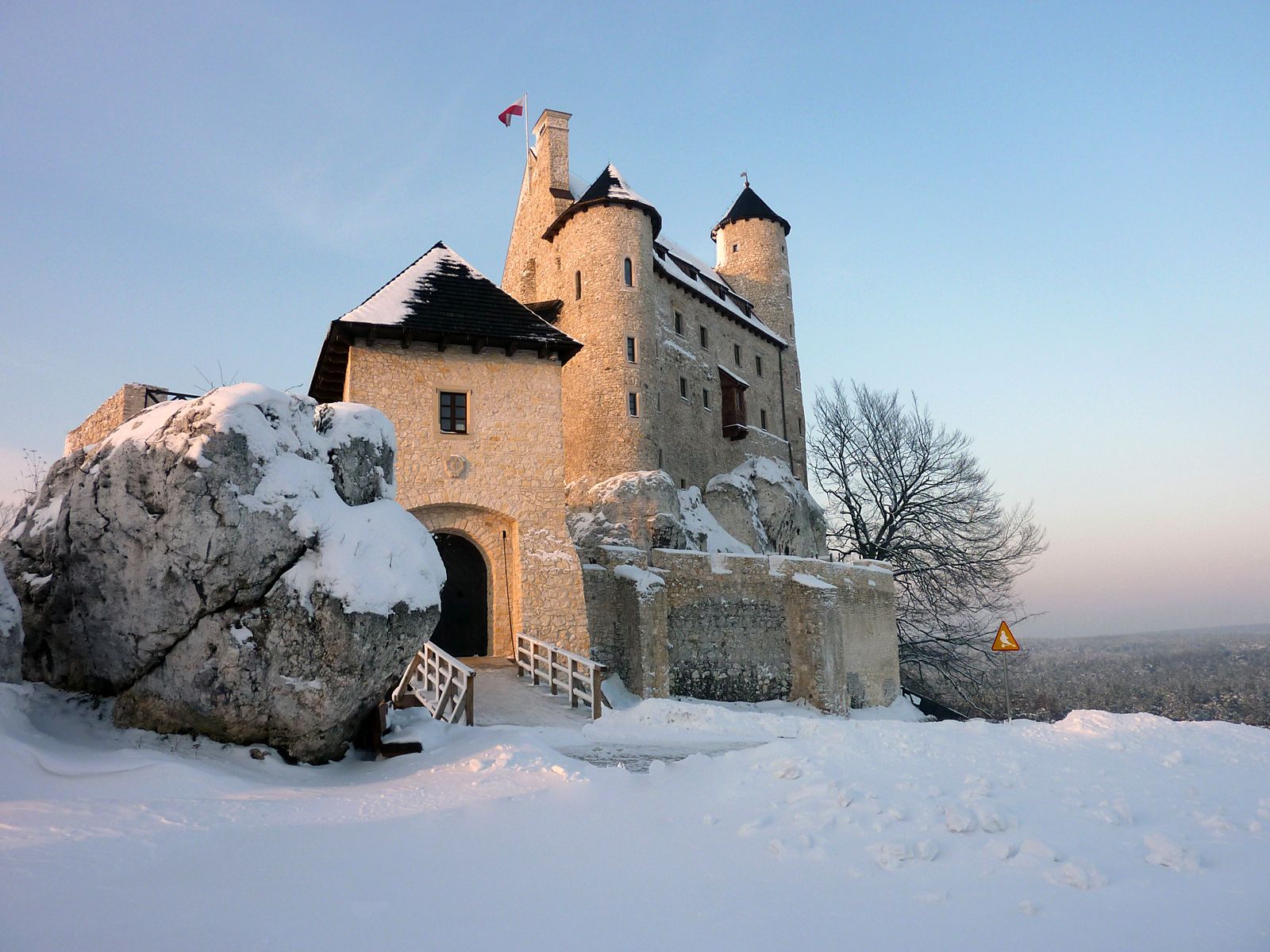 Зима. Замок Боболице