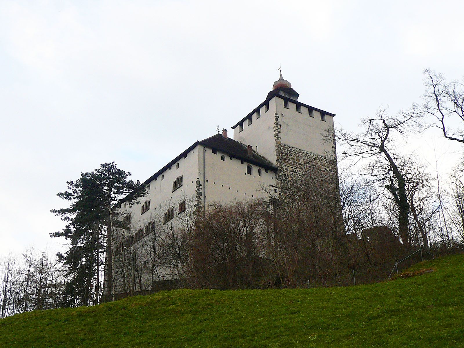 Замок Верденберг сбоку