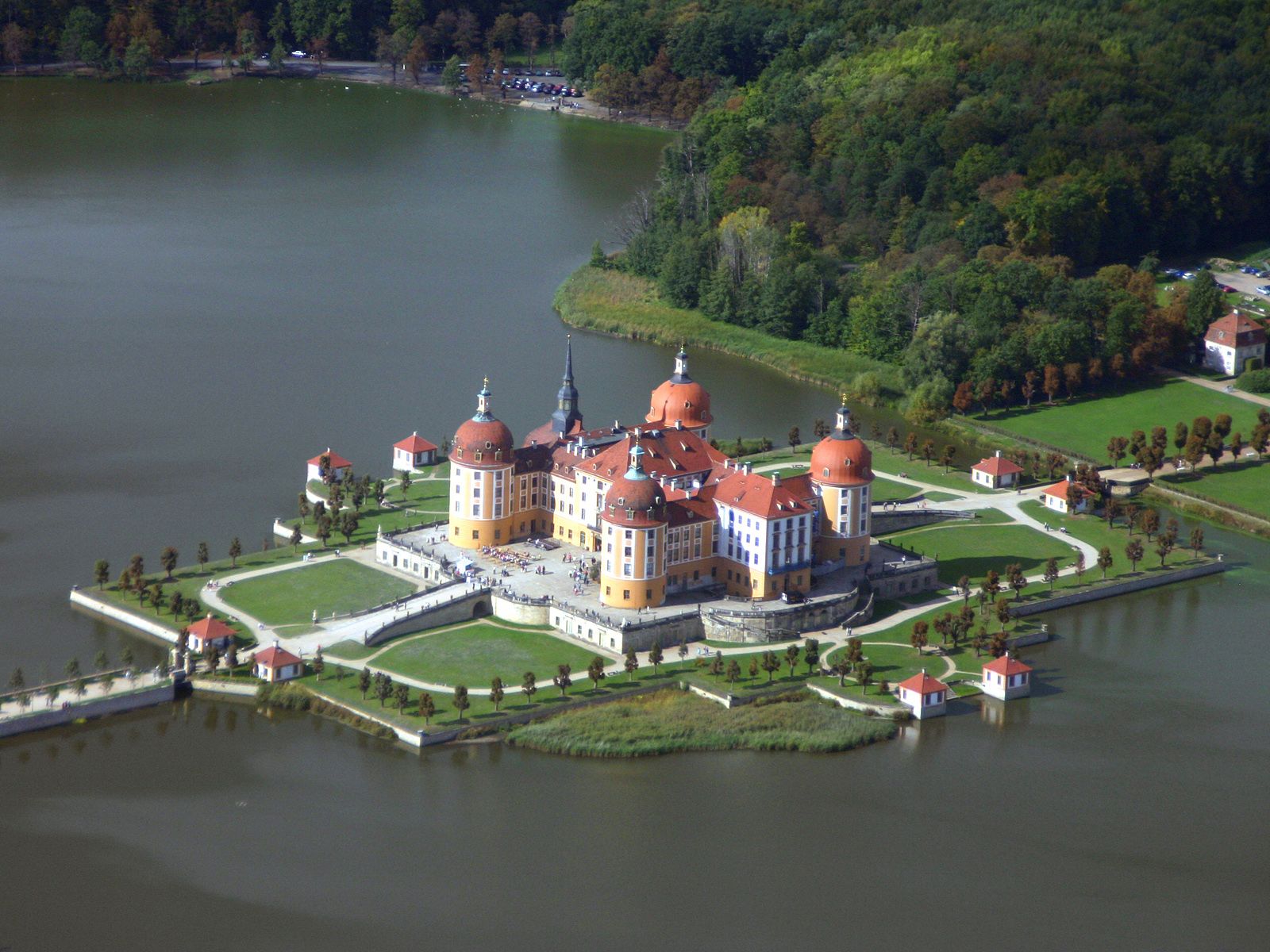 Замок Морицбург с высоты