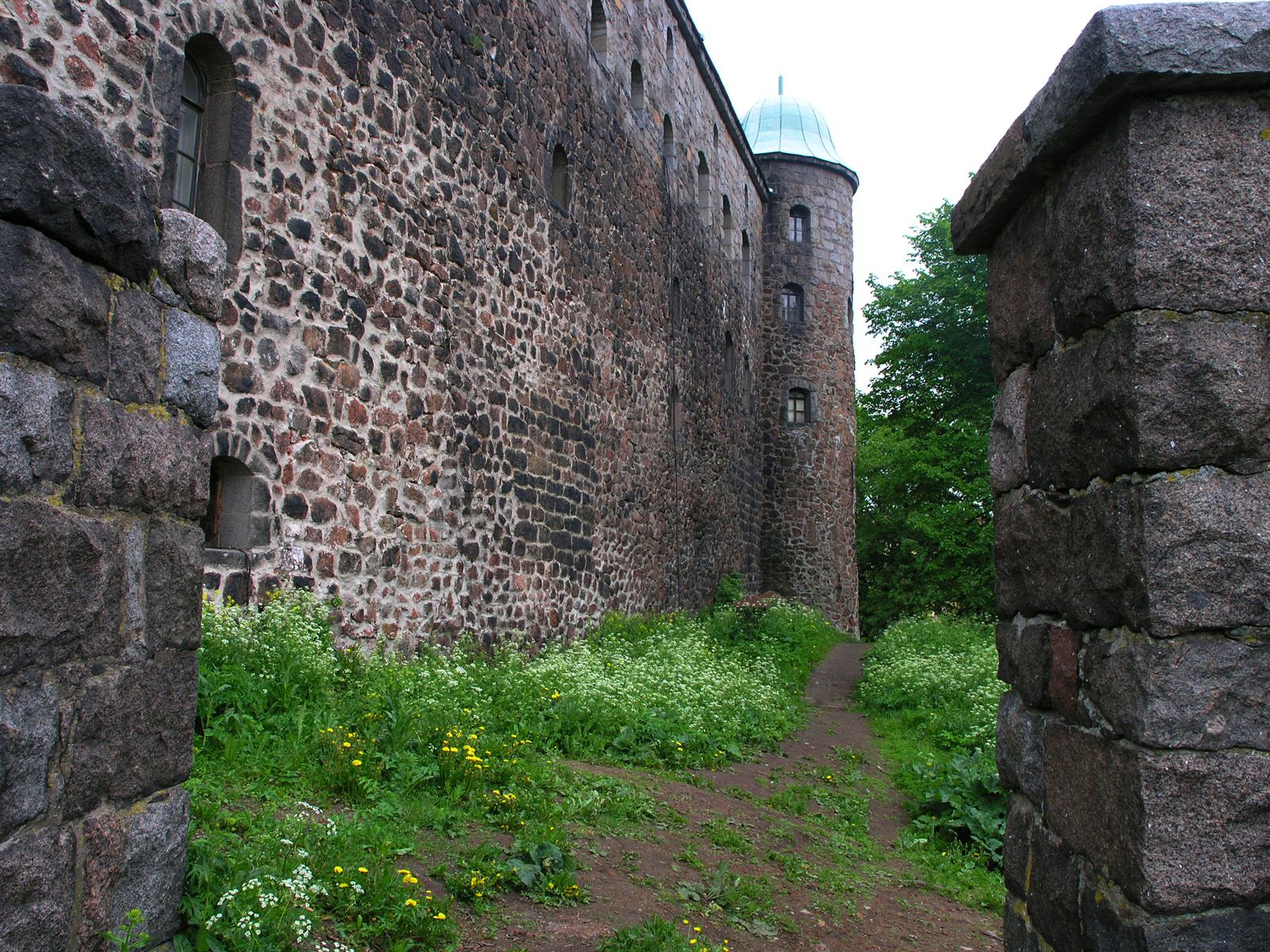 Выборгский замок. Стены