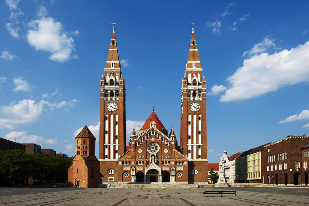 Церковь обета. Сегед. Сегед фото города. University of Szeged.